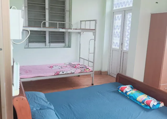 Hostal Bee *