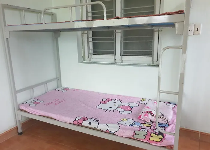 Hostal Bee *