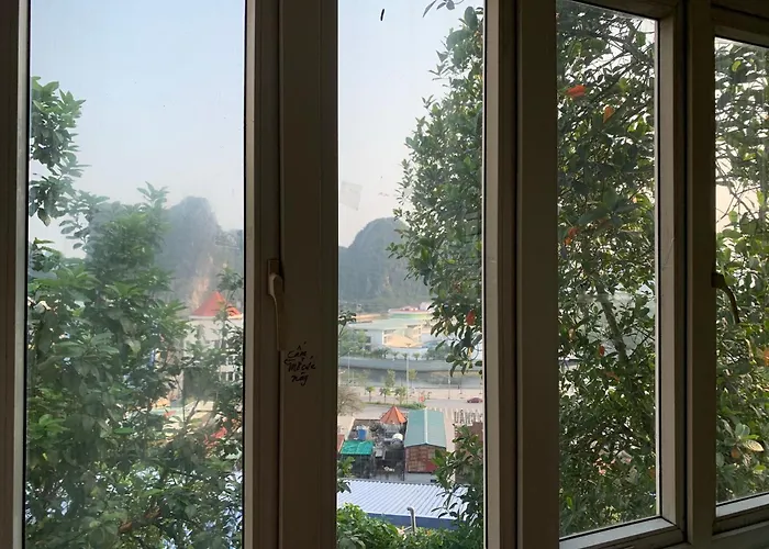 Bee Hostal Ha Long